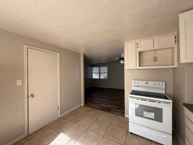 Photo - 1809 E Bayley St