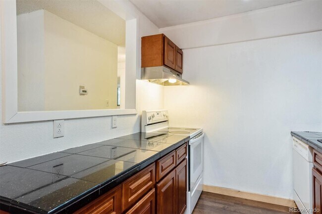 Photo - 501 Golden Cir Unidad Golden Circle #106