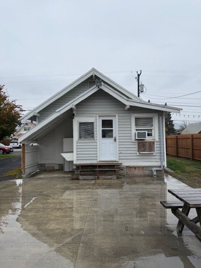 Photo - Great downtown location!