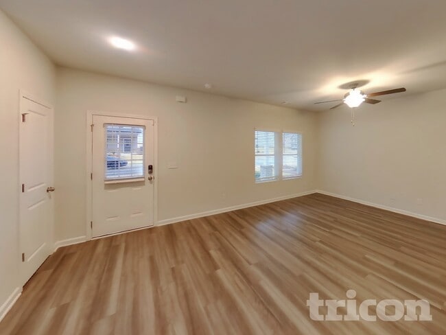 Photo - 100 Heard Ln