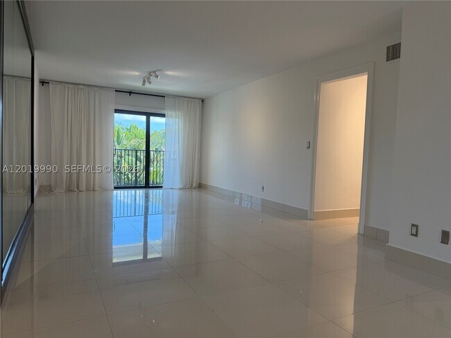 6855 Edgewater Dr Unit 3DN