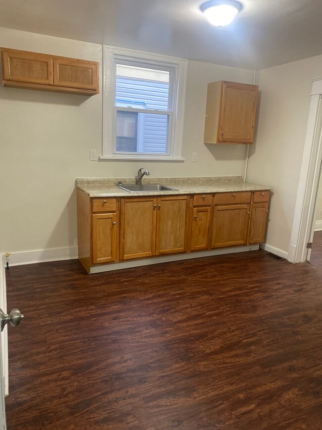 Building Photo - 636 Wyoming Ave Unit Apartment 2