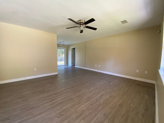 980 White Cir
