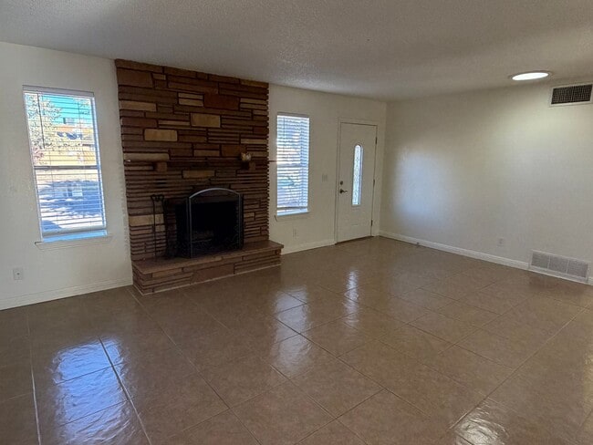 Photo - Charming 3 Bedroom with Huge Master Suite