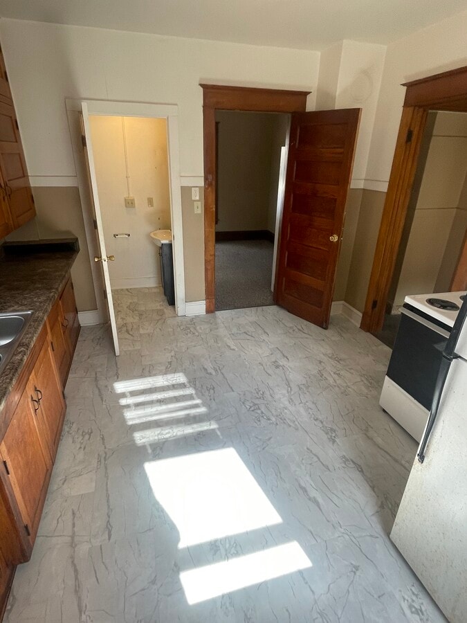 Photo - 824 Scott Ave