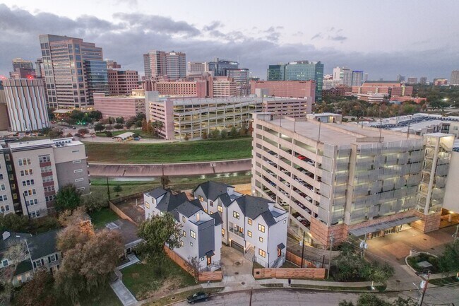 Photo - 7016 Staffordshire Blvd