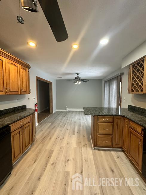 Photo - 215 Manning Ave