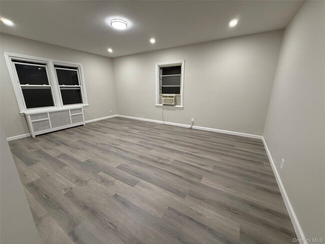 Building Photo - 84-63-84161 161st St Rental