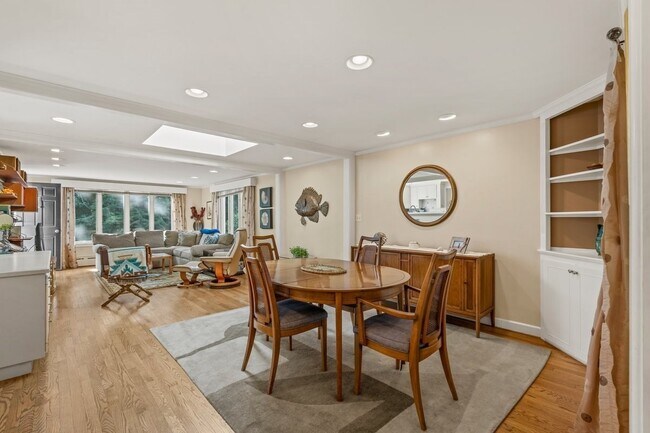 11 Cedar Ln
