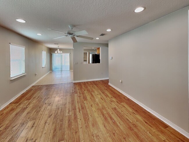 Photo - 1043 Bethpage Rd
