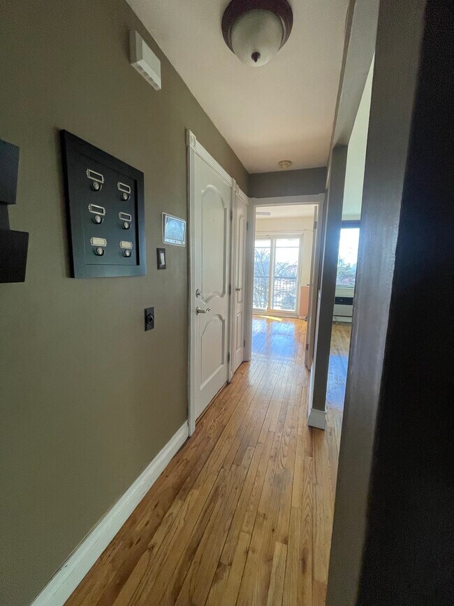 Photo - 1723 Shore Pky Unit 3