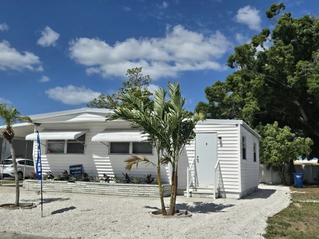 Building Photo - 5027 4th St W