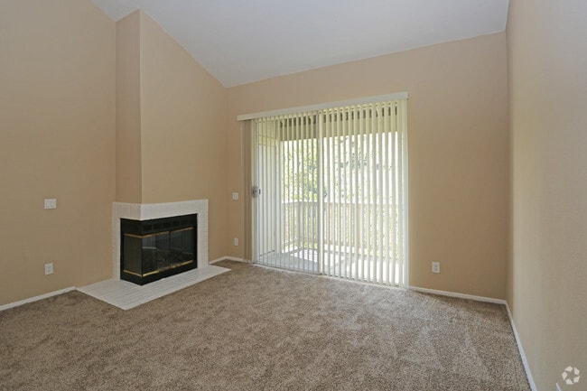 1BD, 1BA (Loft) - 970 SF