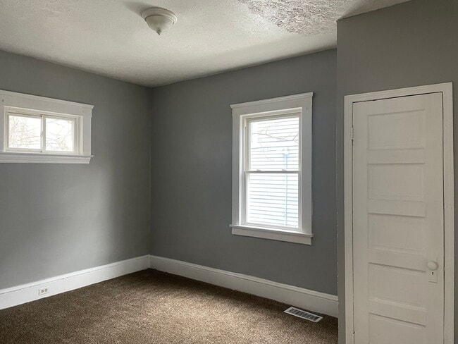 Photo - 4 BED 1 BATH SINGLE FAMILY HOME IN CLEVELAND!