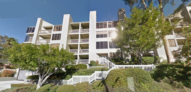 Building Photo - Lovely unit with a view in North Park!