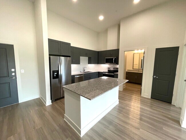 Building Photo - 1250 Randall St Unit 9112