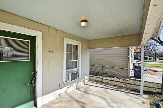 Photo - 875 Porter St