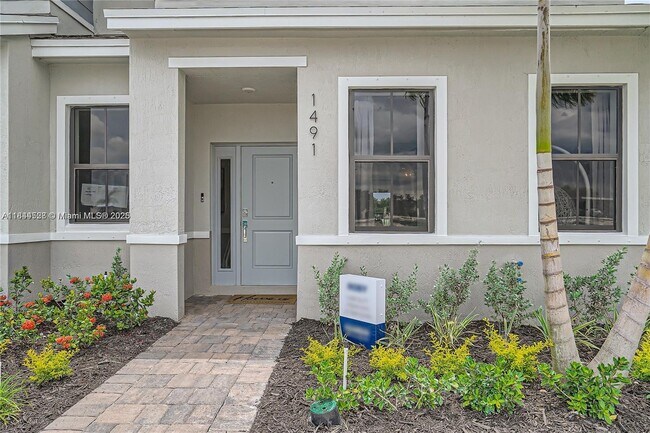 Photo - 409 NE 12th St