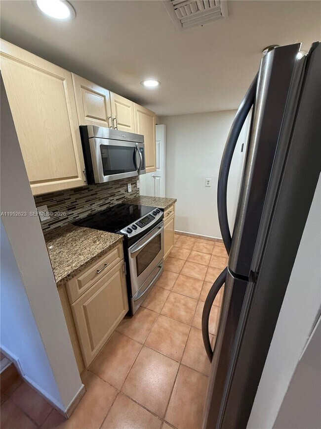 Photo - 10641 SW 108th Ave Unit 3I