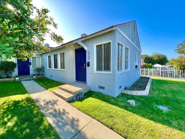 2209-2211 Grand Avenue
