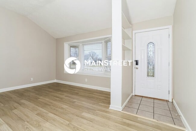 Photo - 3 Bedroom Pet-Friendly Home in LOUISVILLE, KY with Main Street Renewal