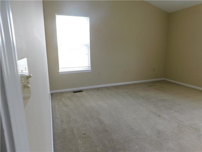 Photo - 476 Rosebud Cir