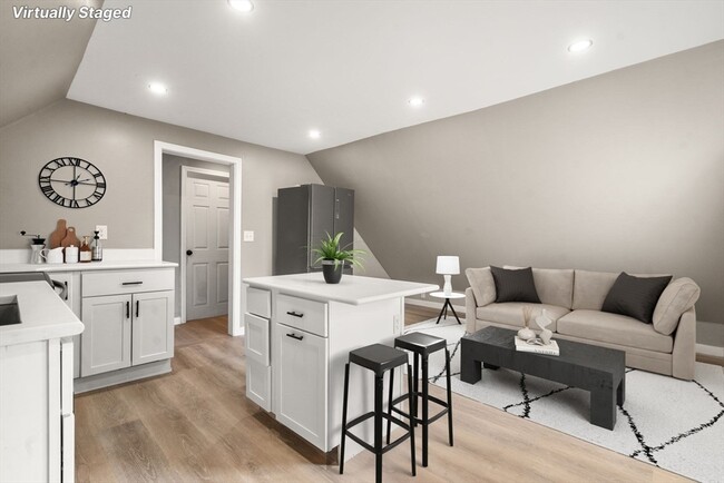 Building Photo - 52 Elliot St Unit 3