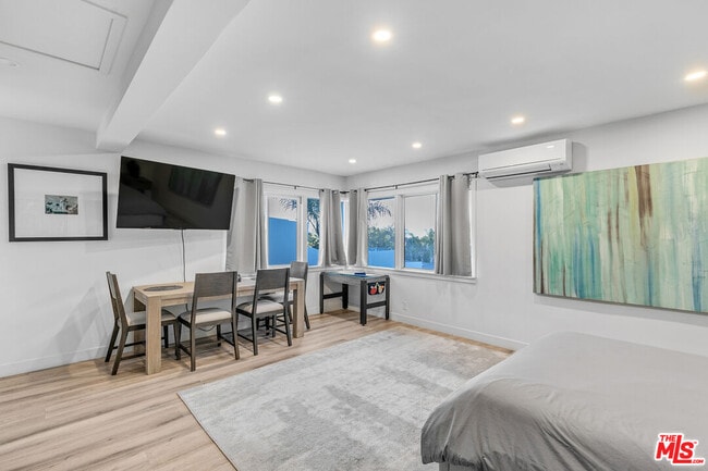 Photo - 3937 Kentucky Dr