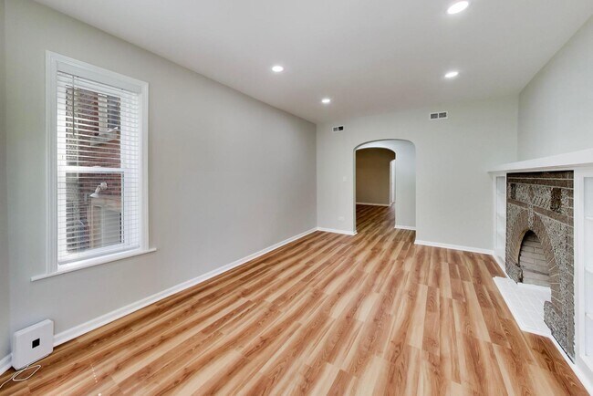Photo - 5418 N Artesian Ave Unit 1