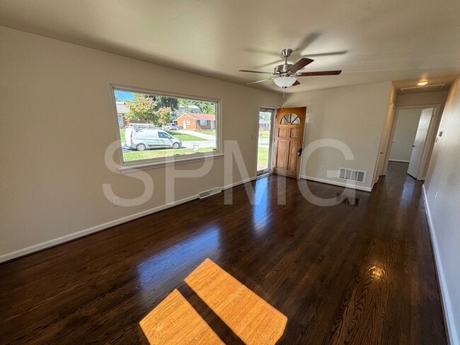 216 Nancy Dr NW