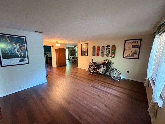 Photo - Charming 3 bed/2 bath Eastside Ranch w/ Potential early move in!