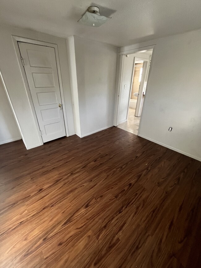 Photo - 531 W 9th St
