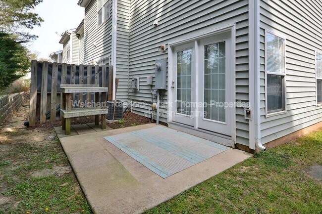 Photo - 1326 Holly Grove Way