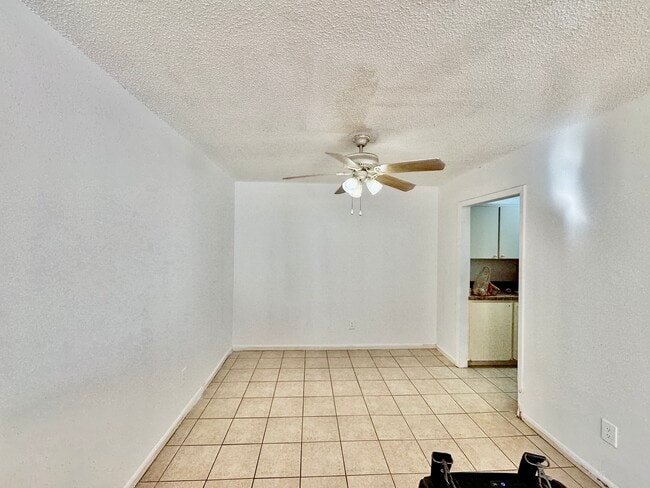 Photo - 6047 32nd St N