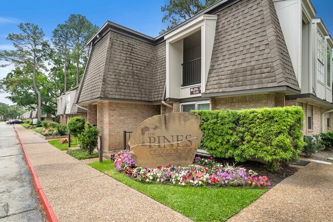 Building Photo - 12633 Memorial Dr Unit 83