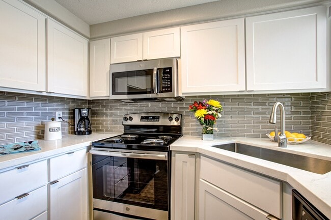 Building Photo - Village at Lakewood Rental
