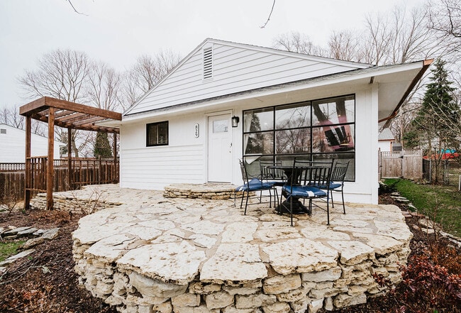 Building Photo - 829 N Bennett St