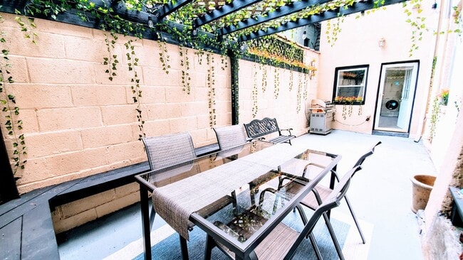 Photo - 160 6th St