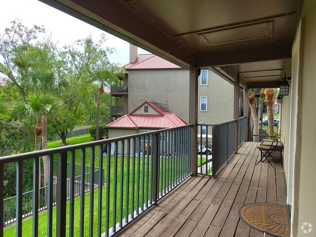 Building Photo - Gated, Updated 2 bedroom, 1 bath Condo in ...