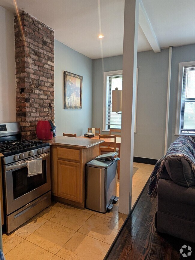 Building Photo - 187 Montgomery St Unit 2 Rental