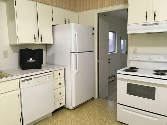 Building Photo - 2 Bed, 1.5 Bath Duplex for Rent in Fort Co...