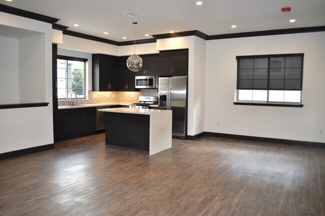 Photo - 4335 Bloomfield Ln