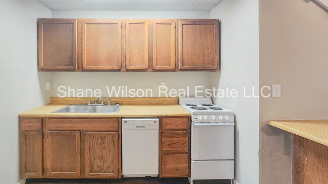 Photo - Cute Townhouse Available!