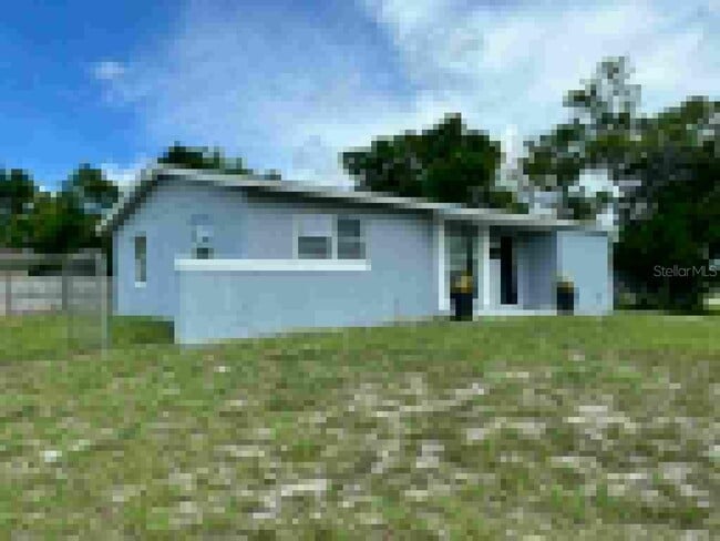 2302 E Dana Dr
