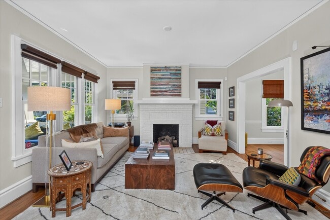 Photo - 2038 Dartmouth Pl
