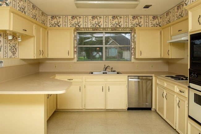 Building Photo - 9231 Kostelnik St