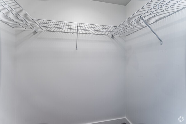 2BR, 2BA - 1319 SF