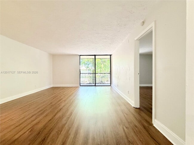 Building Photo - 450 Commodore Dr Unit 214