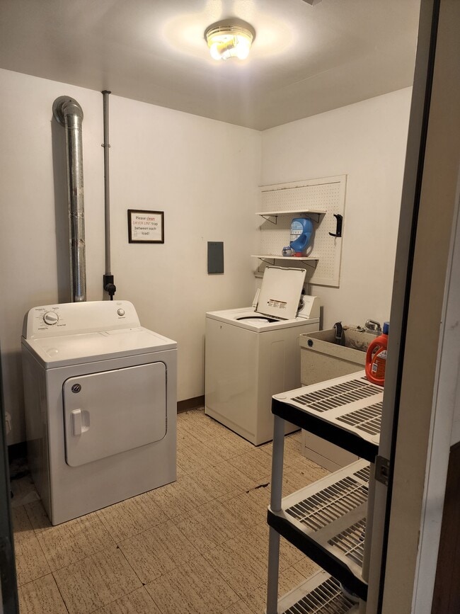 laundry - 220 W Frank St Unit 2