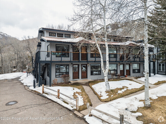 Building Photo - 900 E Hopkins Ave Unit 2 Rental